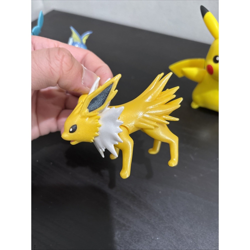 Pokemon Kanto Eeveelutions Vaporeon Jolteon Flareon Pikachu Figure Toys WCT 2019 - Picture 7 of 11